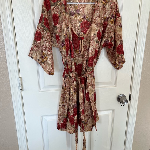 Vintage Floral Women's Robe / Nightgown Set Red and Gold - Picture 13 of 14